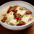 Risoto de linguiça Blumenau c/ Brie e tomate cereja ao pesto