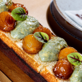 Bruschetta de Gorgonzola Com Cebola Caramelizada