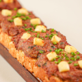 Bruschetta de Carne Seca com Queijo Coalho