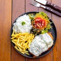 PARMEGIANA DE FRANGO