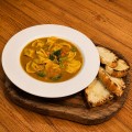 SOPA DE ABÓBORA CABOTIÁ COM GENGIBRE  E CAMARÃO