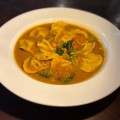 SOPA DE ABÓBORA CABOTIÁ COM GENGIBRE E CAMARÃO 