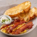 Ovos Mexidos com Bacon - Foccacia