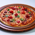 Pizza Bis: Tomate Cereja Confit com Calabresa
