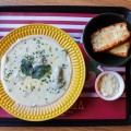 Ravioli de ricota, espinafre e nozes com molho branco 