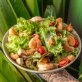 Salada Caesar com Camarão
