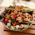 Salada Caesar com Camarão
