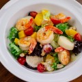 SALADA DE CAMARÃO TROPICAL