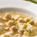 SOPA DE CAPELETTI EM BRODO DA CASA